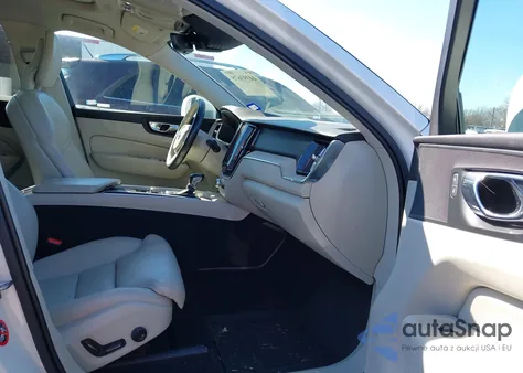 2018 Volvo Xc60 T5 Inscription from USA, damaged, VIN YV4102RL6J1008156